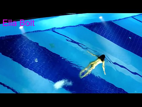 ❤️ నేను చూడటం ఆపలేను, ELLA BOLT రిసార్ట్ పూల్లో నగ్నంగా ఈత కొడుతూ దొరికిన యువ అందగత్తె ❤❌ క్వాలిటీ పోర్న్ మా వద్ద ❌